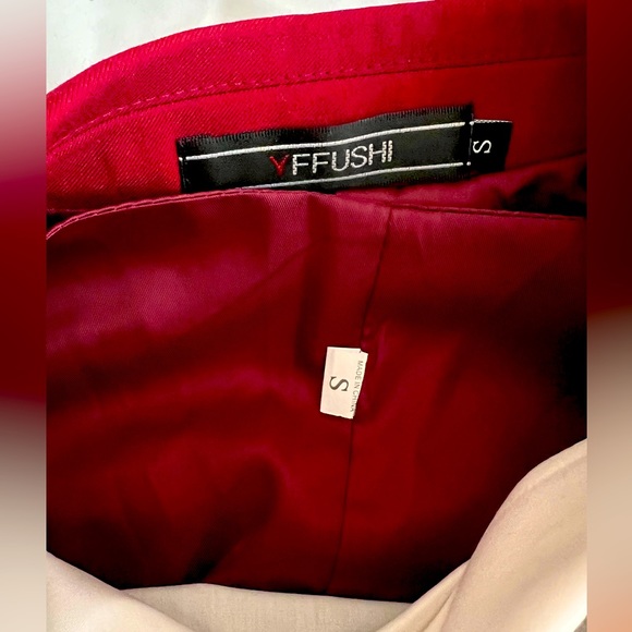 complete set of 4 pieces size S in red and white shirt
